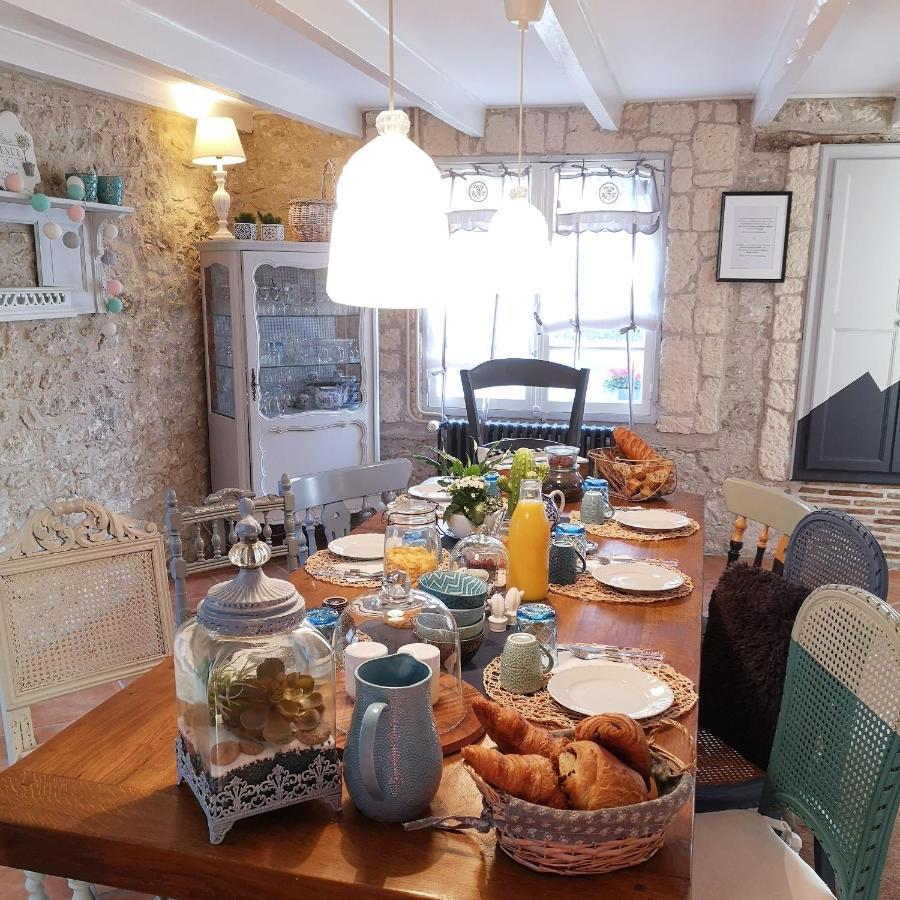 Aux Champes Bed and Breakfast Saussignac Εξωτερικό φωτογραφία